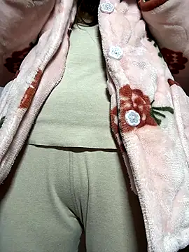 Snapshot of aa520uv chatting on December 16, 2025, 2:05 am aa520uv online show from December 16, 2025, 2:05 am