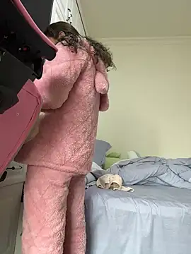 aa520uv online show from February 13, 2026, 2:33 am