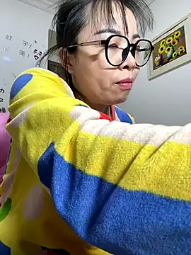 Snapshot of aa520uv chatting on November 18, 2025, 2:42 pm aa520uv online show from November 18, 2025, 2:42 pm