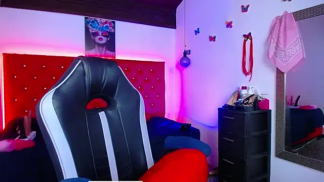 Snapshot of kriss_sweetboobs10 chatting on November 23, 2025, 12:15 pm kriss sweetboobs10 online show from November 23, 2025, 12:15 pm