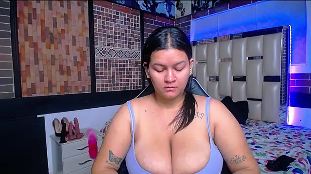 Snapshot of kriss_sweetboobs10 chatting on October 10, 2025, 12:28 pm kriss sweetboobs10 online show from October 10, 2025, 12:28 pm