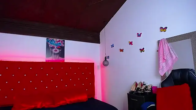 Snapshot of kriss_sweetboobs10 chatting on October 29, 2025, 12:59 pm kriss sweetboobs10 online show from October 29, 2025, 12:59 pm