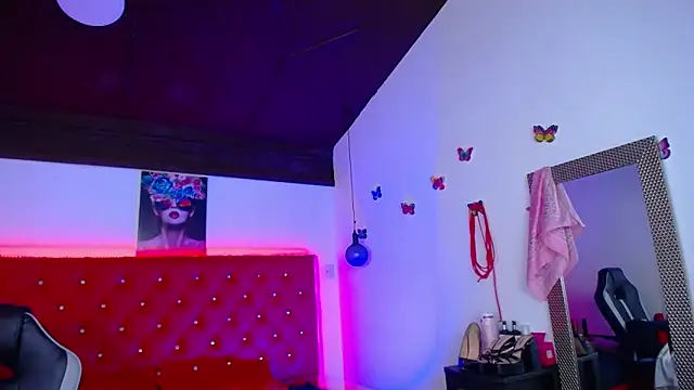 Snapshot of kriss_sweetboobs10 chatting on November 5, 2025, 12:19 pm kriss sweetboobs10 online show from November 5, 2025, 12:19 pm