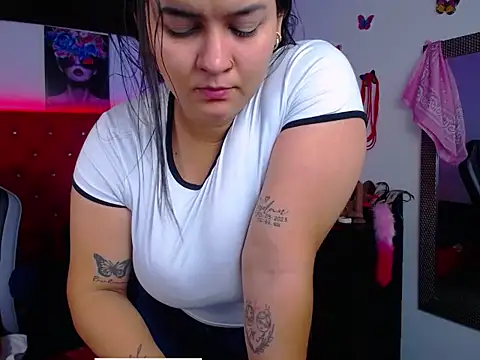 Snapshot of kriss_sweetboobs10 chatting on December 3, 2025, 12:04 pm kriss sweetboobs10 online show from December 3, 2025, 12:04 pm