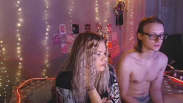 Your Horny Friends online show from April 19, 2026, 2:51 pm