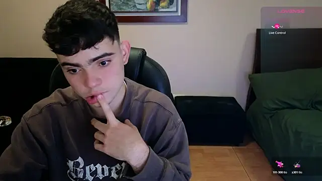 lukeboyce33 online show from April 13, 2026, 2:15 am