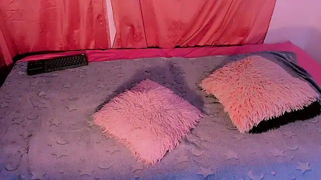 Mariana-ofc online show from November 12, 2025, 11:03 am