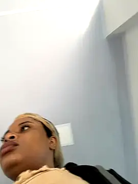 Snapshot of SammyDesire_10 chatting on October 3, 2025, 1:34 pm SammyDesire 10 online show from October 3, 2025, 1:34 pm