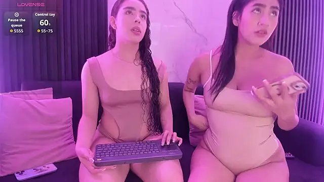 MiaScott5 online show from November 20, 2025, 3:40 am