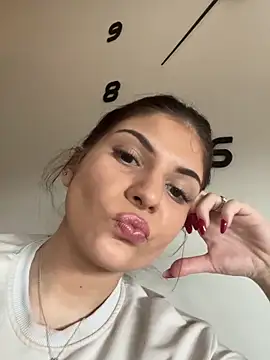 MeCherryy online show from March 16, 2026, 1:37 pm