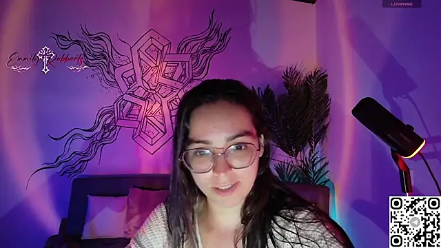 Snapshot of Emmi_Roberts chatting on June 17, 2026, 3:50 am Emmi Roberts online show from June 17, 2026, 3:50 am