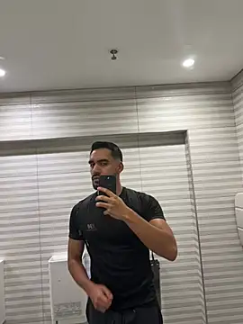 Snapshot of Leon__Hart_ chatting on July 22, 2026, 7:49 pm Leon Hart online show from July 22, 2026, 7:49 pm