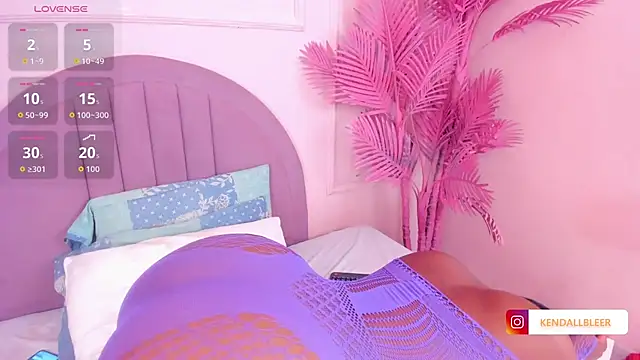 Kendallbleer online show from November 10, 2025, 12:32 pm