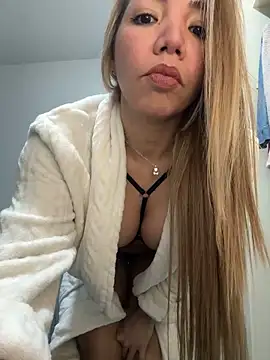 Snapshot of Alyssa_76 chatting on March 13, 2025, 8:11 pm Alyssa 76 online show from March 13, 2025, 8:11 pm