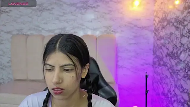 Snapshot of _Kitty_v chatting on February 11, 2026, 1:00 pm Kitty v online show from February 11, 2026, 1:00 pm