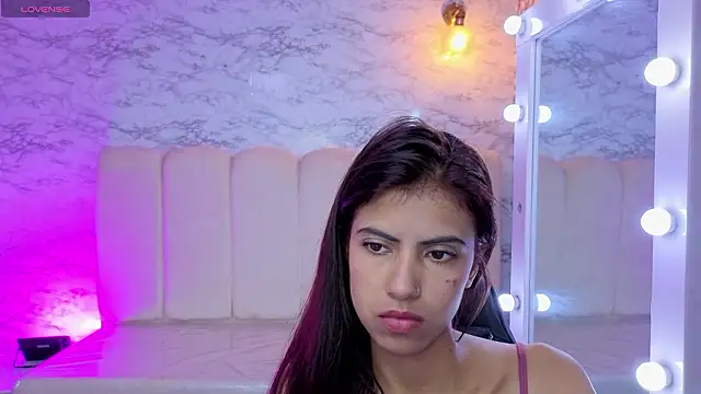 Snapshot of _Kitty_v chatting on February 21, 2026, 1:35 pm Kitty v online show from February 21, 2026, 1:35 pm