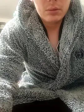 LargeElectrolyte7 online show from November 26, 2025, 2:11 am