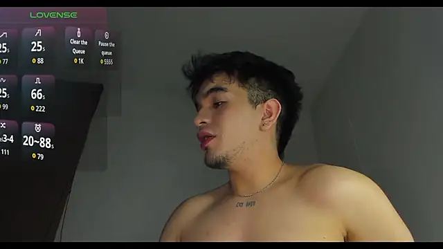 Snapshot of cmzo_ chatting on November 15, 2025, 3:43 am cmzo online show from November 15, 2025, 3:43 am