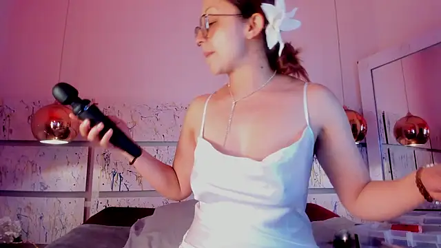 Snapshot of AngelinaBlanc_ chatting on November 5, 2025, 11:57 am AngelinaBlanc online show from November 5, 2025, 11:57 am