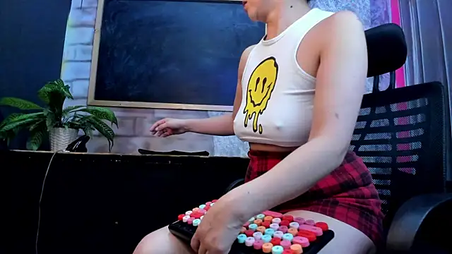 Snapshot of AngelinaBlanc_ chatting on October 28, 2025, 12:37 pm AngelinaBlanc online show from October 28, 2025, 12:37 pm