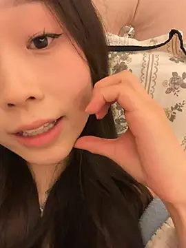 Snapshot of Minnie-66 chatting on March 18, 2025, 12:06 pm Minnie-66 online show from March 18, 2025, 12:06 pm