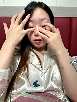Snapshot of Minnie-66 chatting on October 13, 2025, 10:28 am Minnie-66 online show from October 13, 2025, 10:28 am