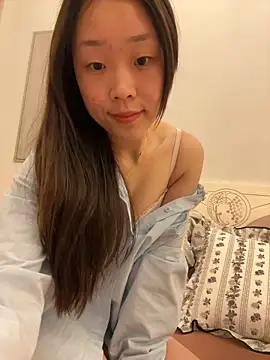 Snapshot of Minnie-66 chatting on March 20, 2025, 12:43 pm Minnie-66 online show from March 20, 2025, 12:43 pm