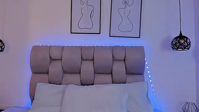 Hanna Evans   online show from December 5, 2025, 1:10 pm