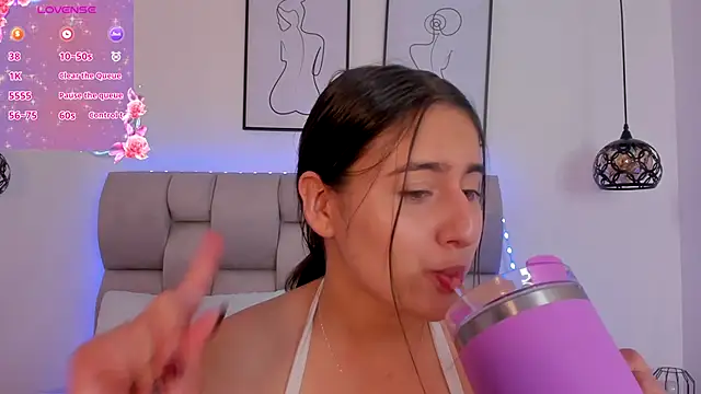 Snapshot of Hanna_Evans__ chatting on January 6, 2026, 12:31 pm Hanna Evans online show from January 6, 2026, 12:31 pm