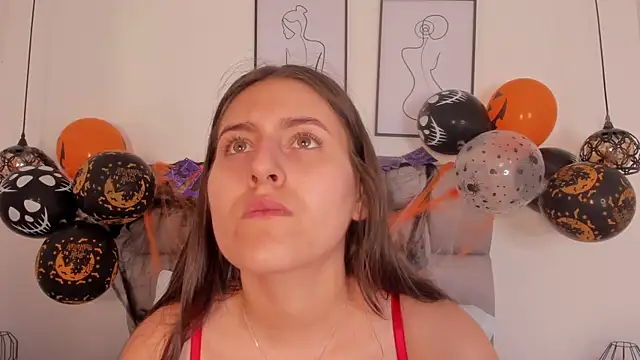 Hanna Evans   online show from October 28, 2025, 12:26 pm