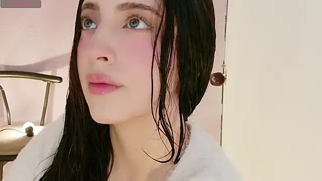 Snapshot of Rebbecawhite_meow chatting on May 7, 2026, 9:07 pm Rebbecawhite meow online show from May 7, 2026, 9:07 pm