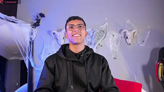 Colstorw  online show from October 22, 2025, 10:36 am