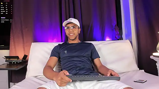 Colstorw  online show from November 24, 2025, 11:32 am