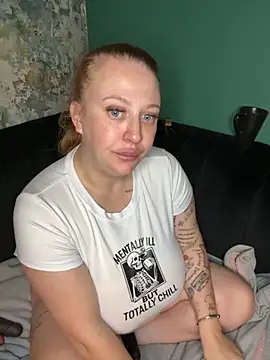 Snapshot of XxXMistyXxX chatting on September 29, 2025, 11:21 pm XxXMistyXxX online show from September 29, 2025, 11:21 pm