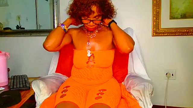 ModelZoee online show from December 14, 2025, 8:14 pm