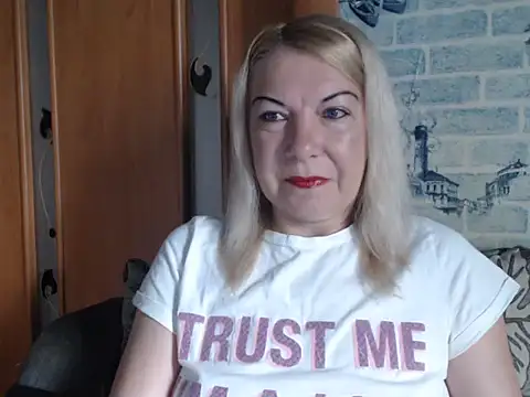 Snapshot of Lillia_Ray chatting on June 4, 2026, 5:56 am Lillia Ray online show from June 4, 2026, 5:56 am