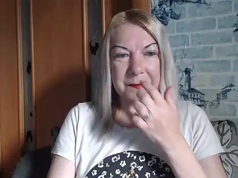 Snapshot of Lillia_Ray chatting on May 24, 2026, 5:29 am Lillia Ray online show from May 24, 2026, 5:29 am