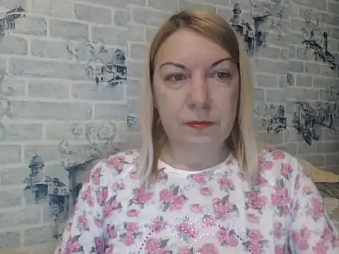 Lillia Ray online show from December 4, 2025, 1:43 pm