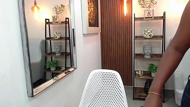 Coral Lise online show from December 15, 2025, 11:05 am