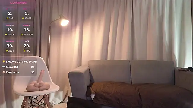 YuliethPetite online show from December 16, 2025, 11:03 am