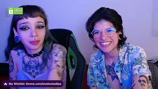 Snapshot of lovelockedlips chatting on April 15, 2026, 5:13 am lovelockedlips online show from April 15, 2026, 5:13 am