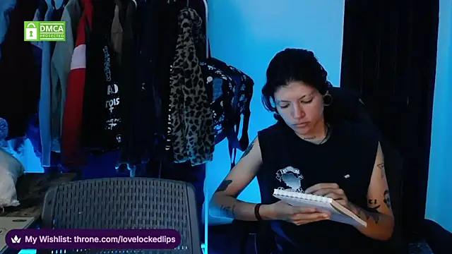 Snapshot of lovelockedlips chatting on May 26, 2026, 3:59 am lovelockedlips online show from May 26, 2026, 3:59 am