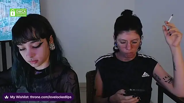 Snapshot of lovelockedlips chatting on March 10, 2026, 4:38 am lovelockedlips online show from March 10, 2026, 4:38 am