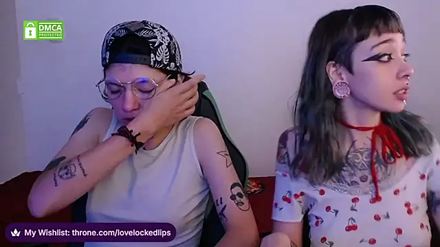 Snapshot of lovelockedlips chatting on April 19, 2026, 5:47 pm lovelockedlips online show from April 19, 2026, 5:47 pm