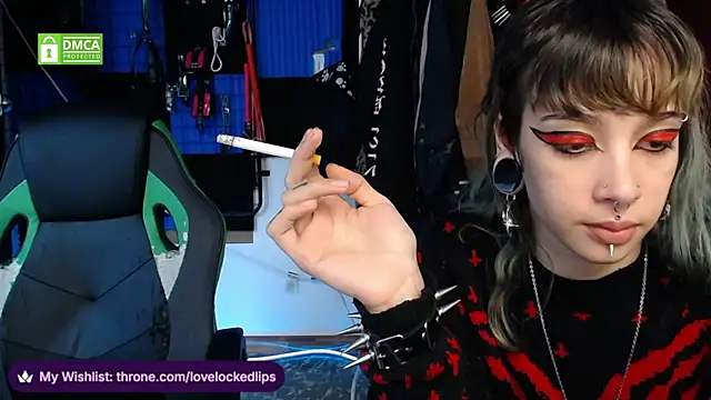 Snapshot of lovelockedlips chatting on May 30, 2026, 5:51 pm lovelockedlips online show from May 30, 2026, 5:51 pm