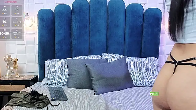 Lili Opal online show from March 6, 2026, 12:11 pm