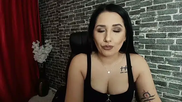 missdyaa online show from October 7, 2025, 9:38 pm