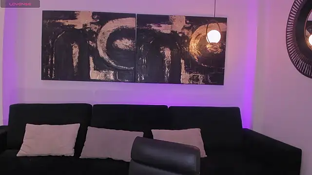 CandaseRussell online show from February 4, 2026, 8:48 pm