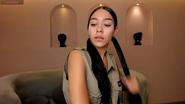 Snapshot of AmaliaCrus chatting on May 2, 2026, 8:14 pm AmaliaCrus online show from May 2, 2026, 8:14 pm