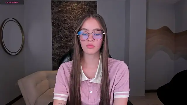 MaiaCollins online show from October 4, 2025, 5:25 pm